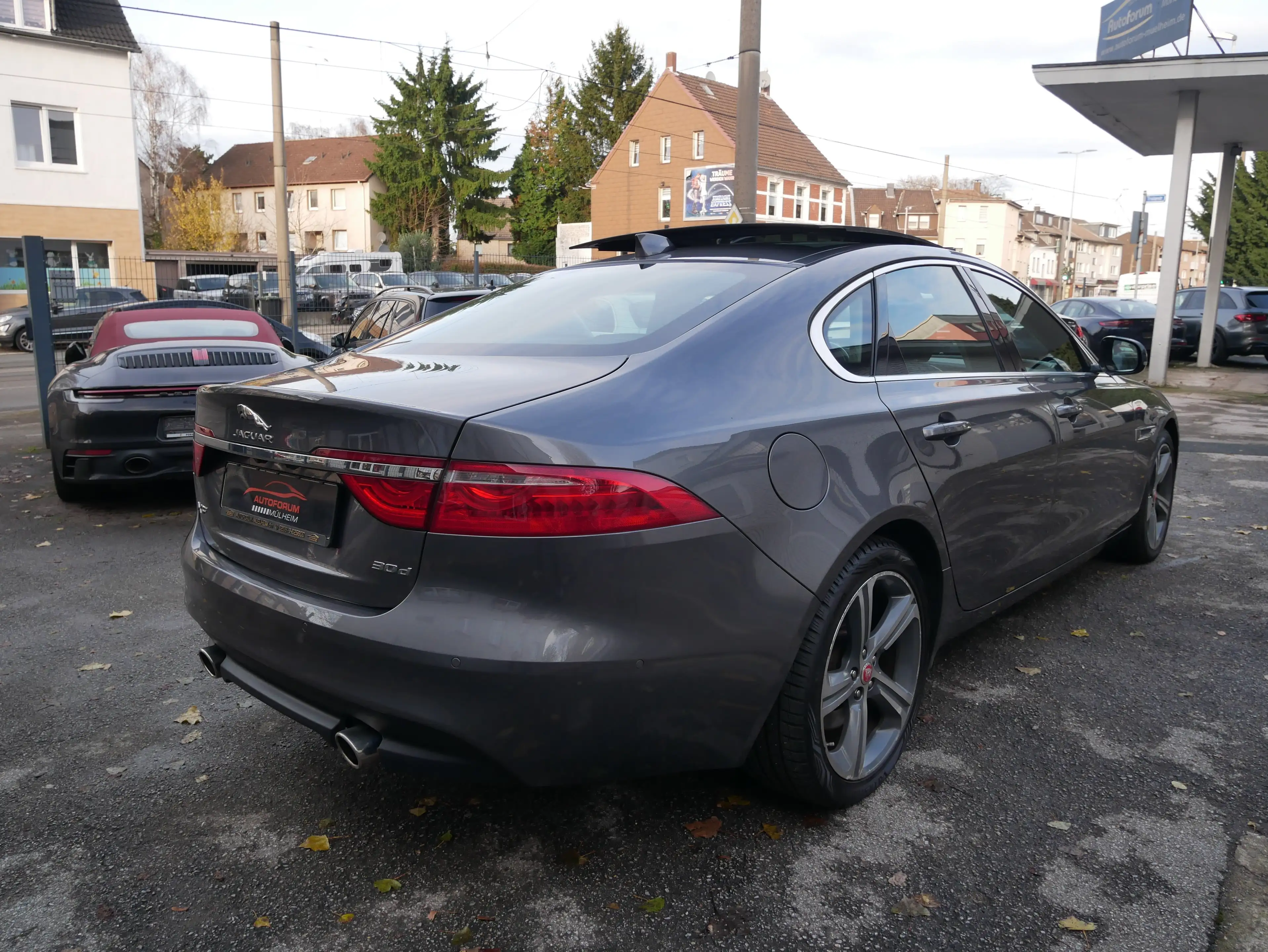 Jaguar XF 30D Portfolio LED Pano Meridian KeyGo Spur DAB Kam — photo 5