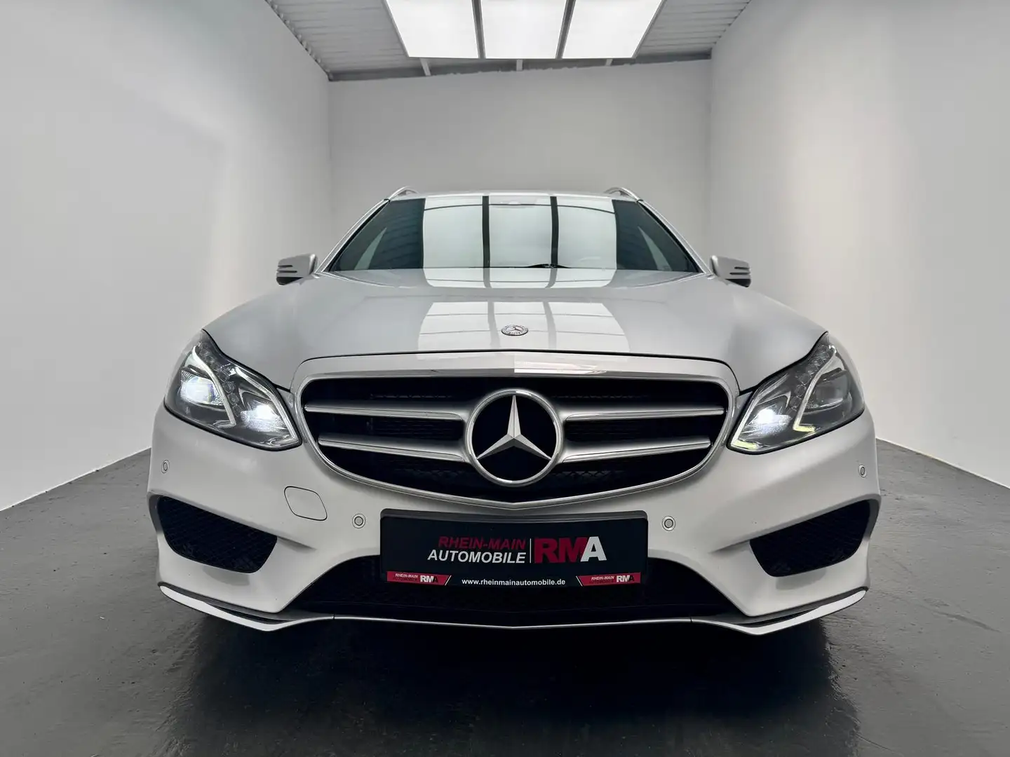 Mercedes-Benz E 400 T Avantgarde 3.0+AMG+LED+HARMAN-KARDON+ Серебристый - 2