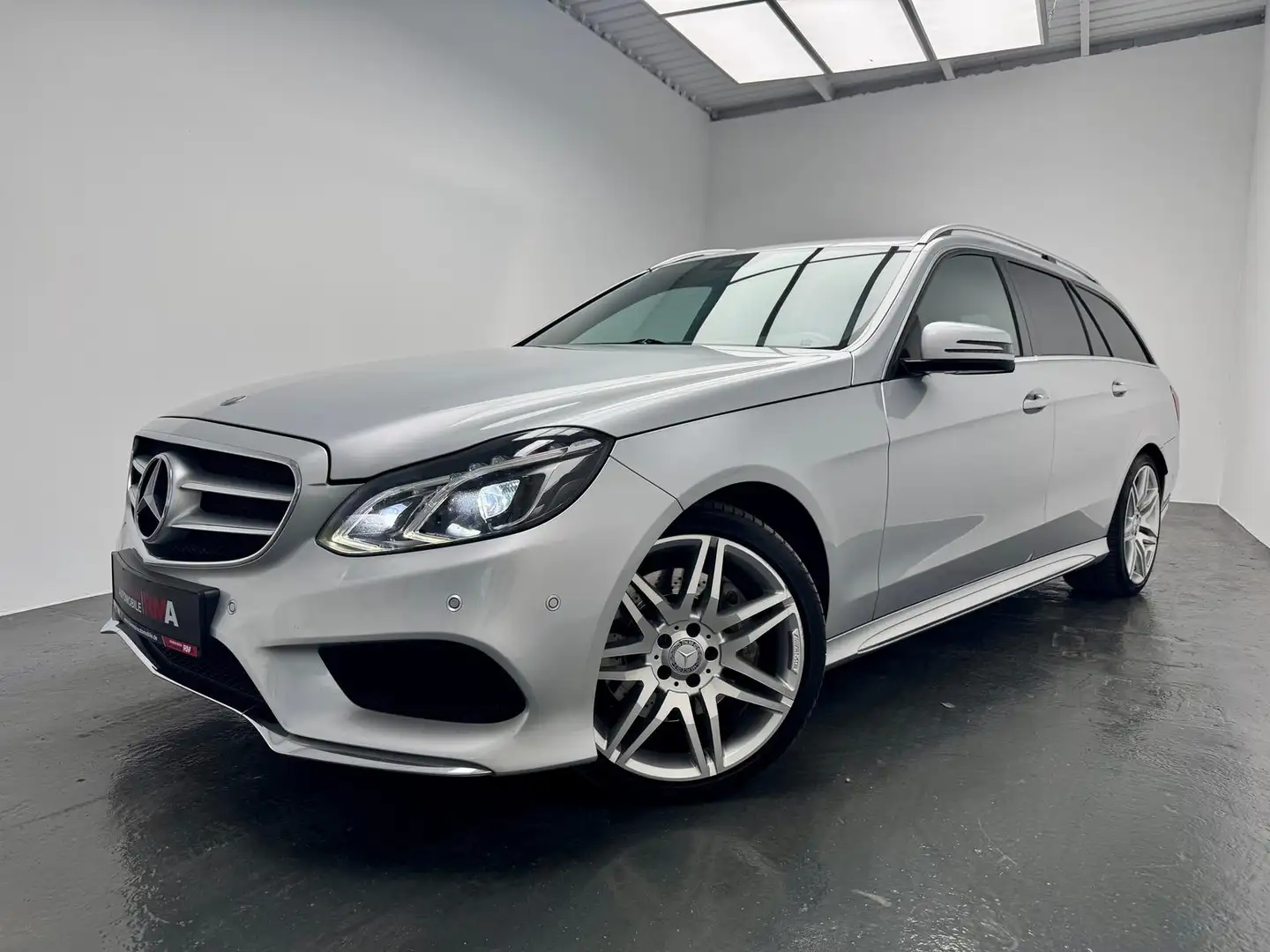 Mercedes-Benz E 400 T Avantgarde 3.0+AMG+LED+HARMAN-KARDON+ Серебристый - 1