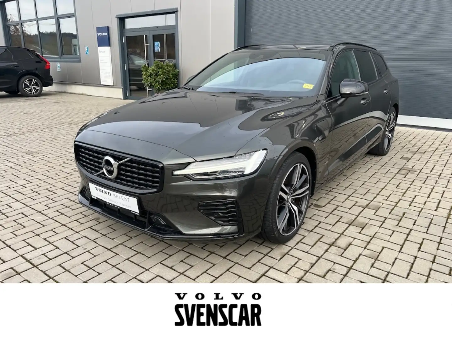 Volvo V60 R-Design Recharge Plug-In Hybrid AWD T6 Twin Engin Šedá - 1