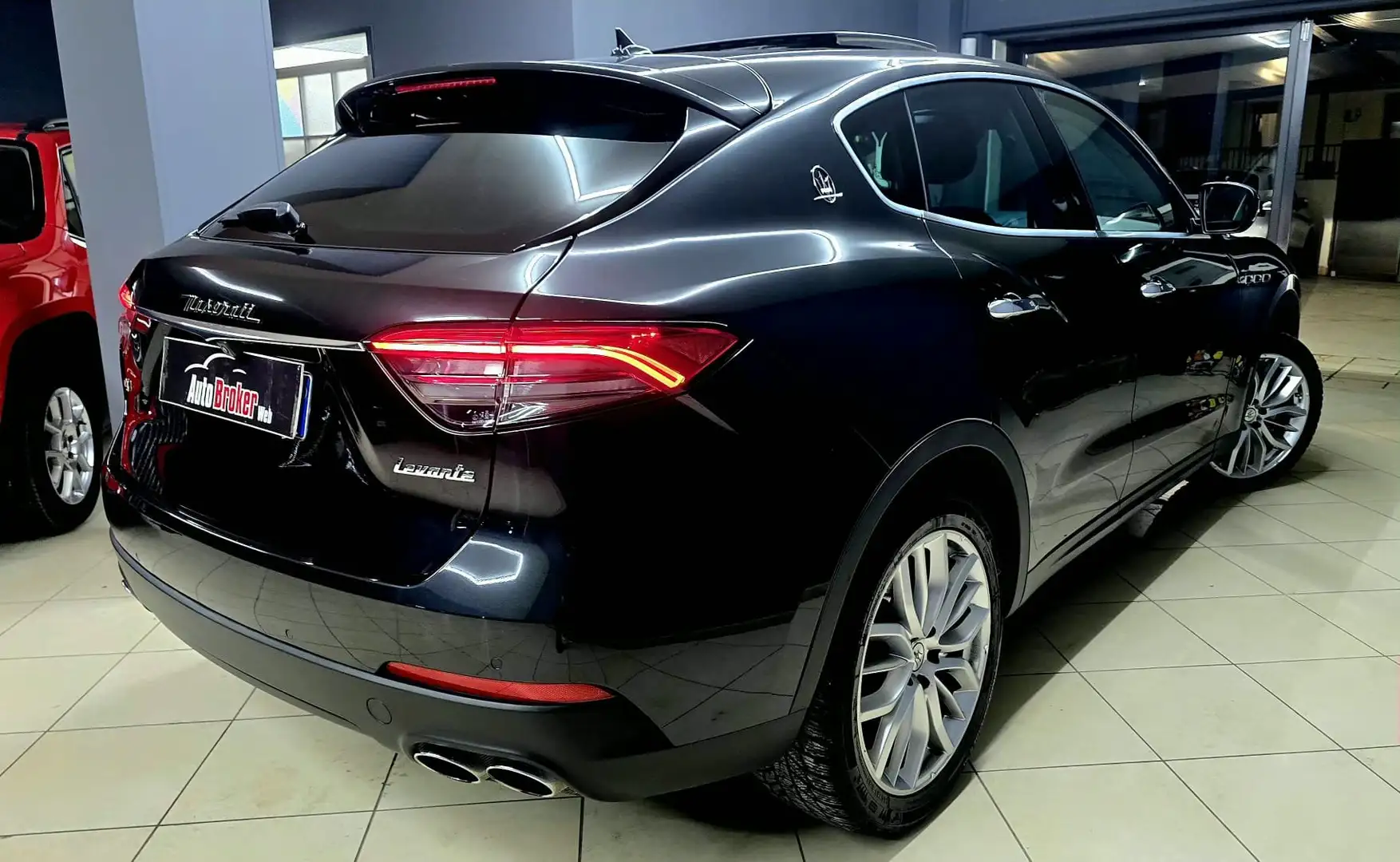 Maserati Levante 3.0 d GRANLUSSO 250cv Q4 ULTIMATE EDITION Nero - 2