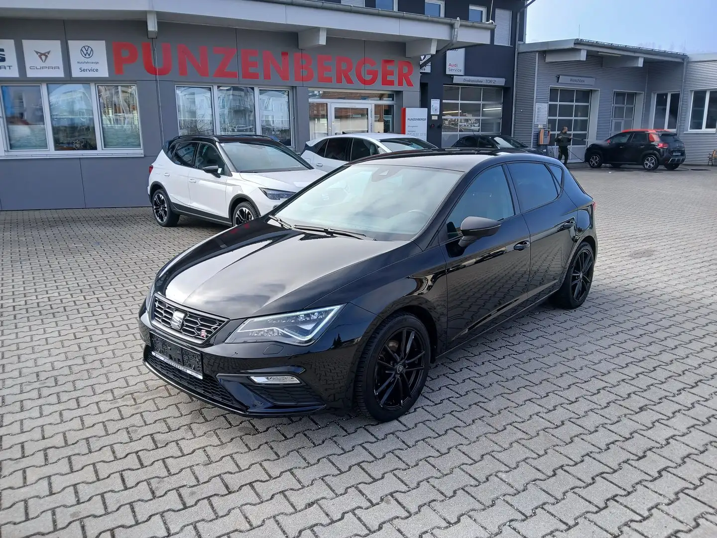 SEAT Leon FR Black-Edition TSI Schwarz - 1