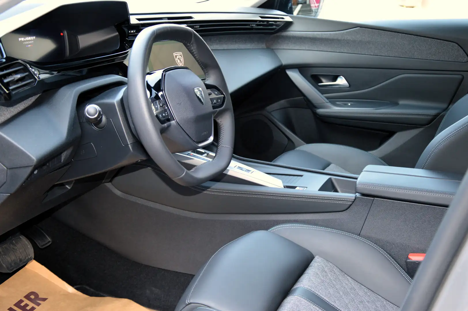 Peugeot 408 PureTech 130 EAT8 Allure|ACC|AHK|WINTER|KAMERA|LED Grau - 2