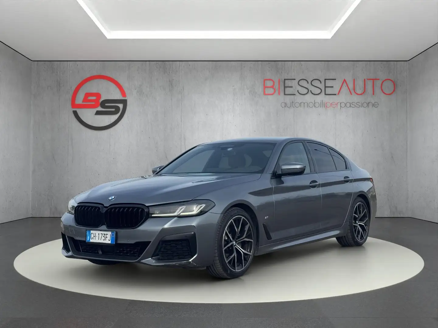 BMW 520 d mhev 48V xdrive Msport auto Grijs - 1
