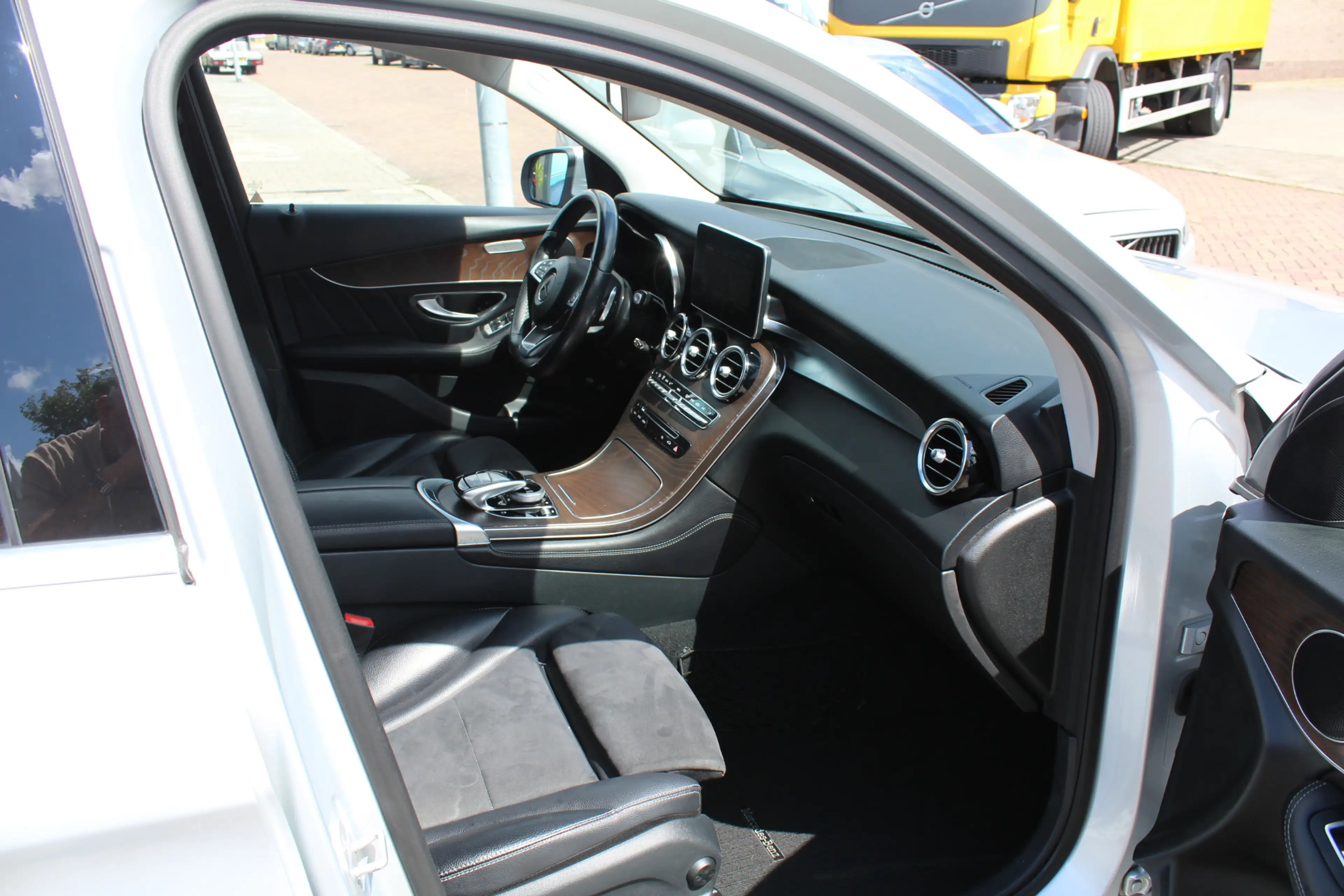 Mercedes-Benz GLC 250 4MATIC Edition 1 AMG-Styling Panorama Leder — photo 9