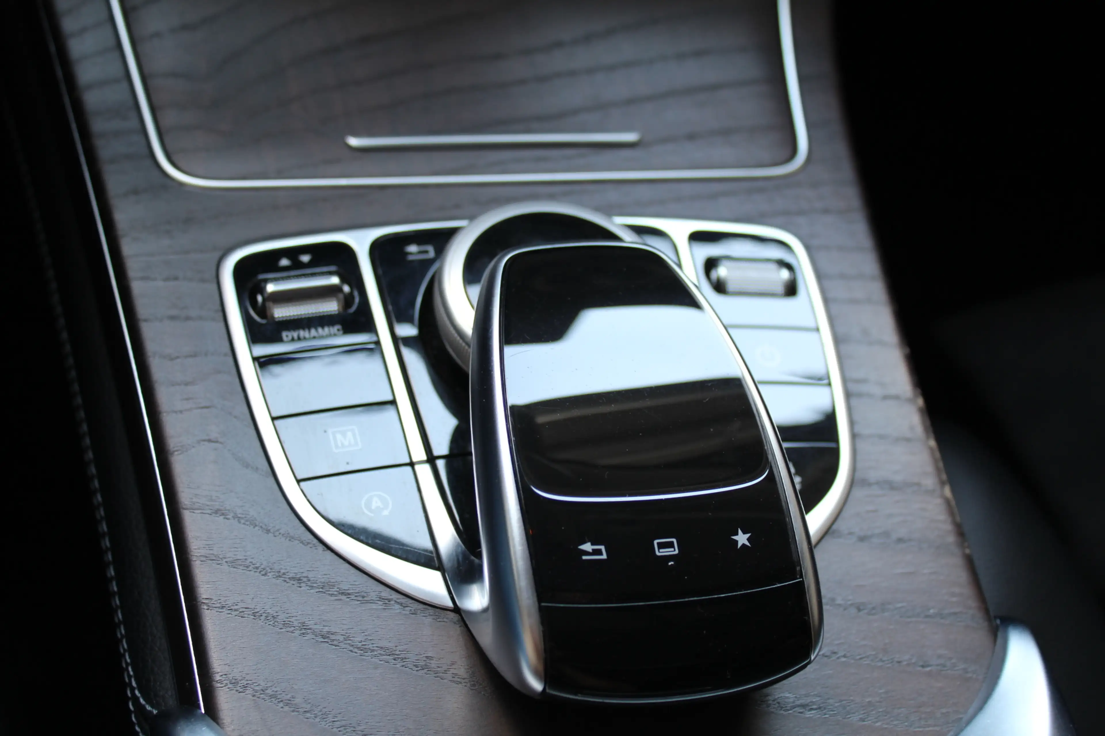 Mercedes-Benz GLC 250 4MATIC Edition 1 AMG-Styling Panorama Leder — photo 22