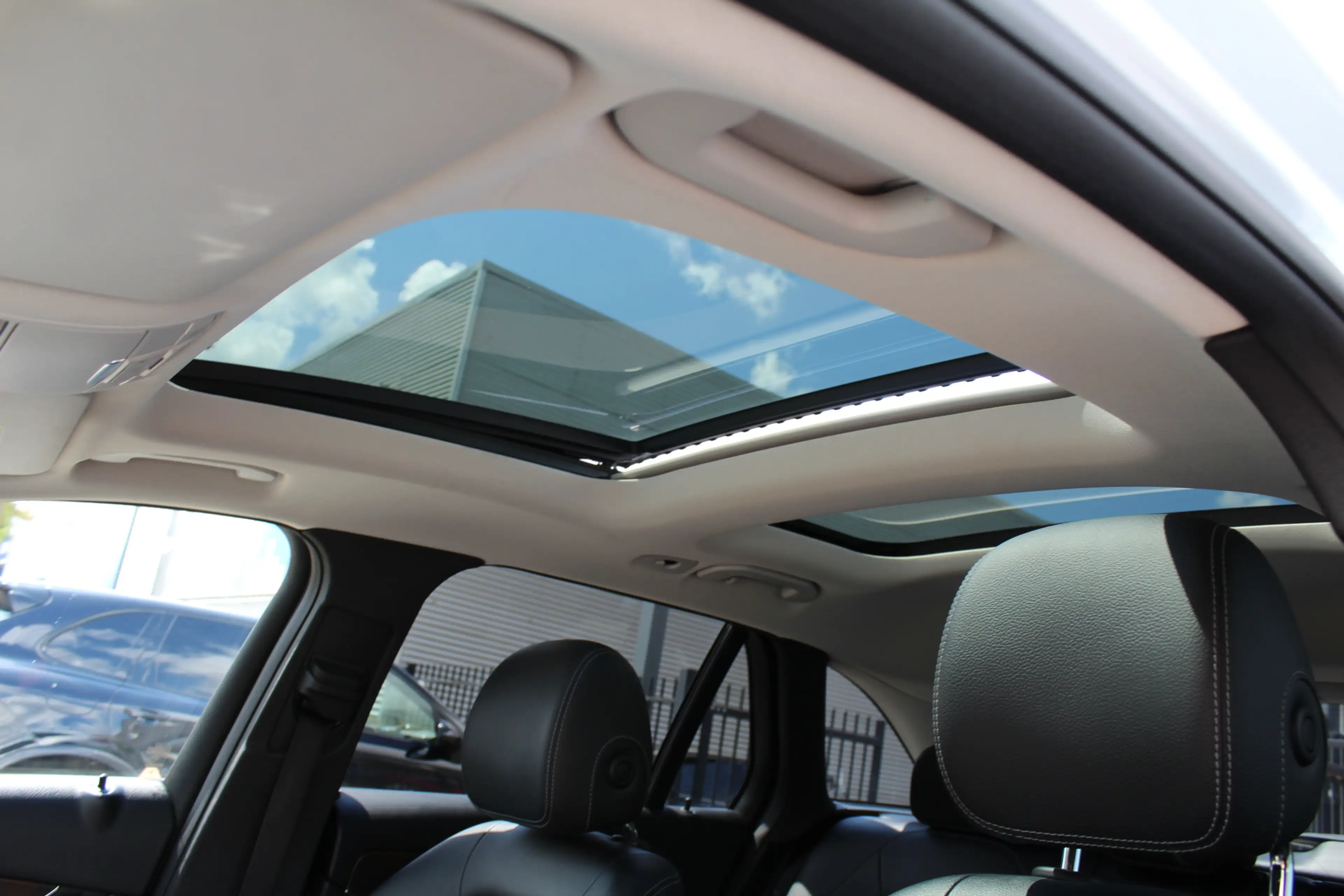 Mercedes-Benz GLC 250 4MATIC Edition 1 AMG-Styling Panorama Leder — photo 16