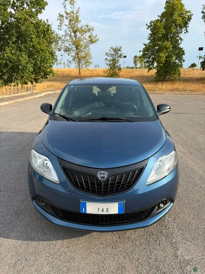 Lancia Ypsilon