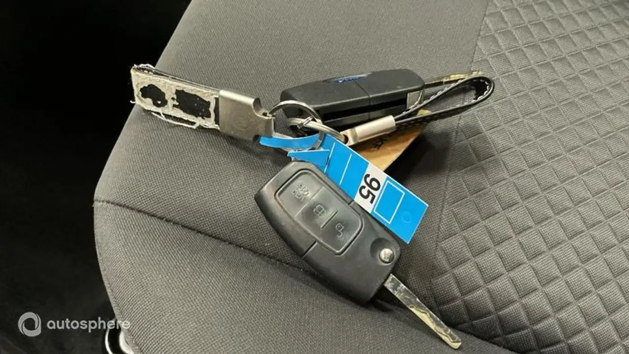 Ford Fiesta 3 portes — photo 16