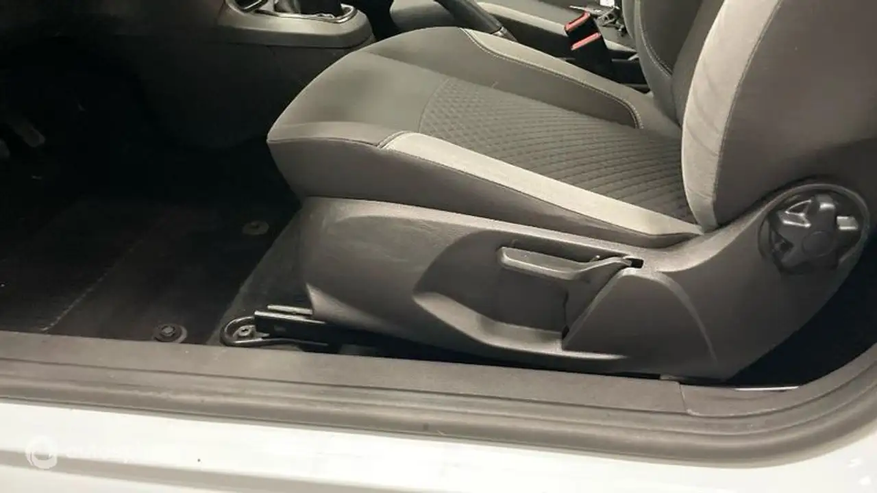 Ford Fiesta 3 portes — photo 12