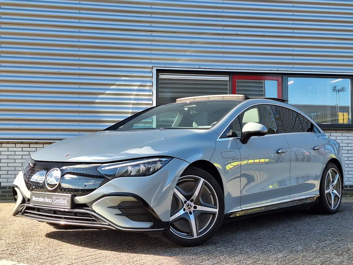 Mercedes-Benz EQE 300 Sport Edition | Panoramadak | Achteruitrijcamera | Grijs - 2