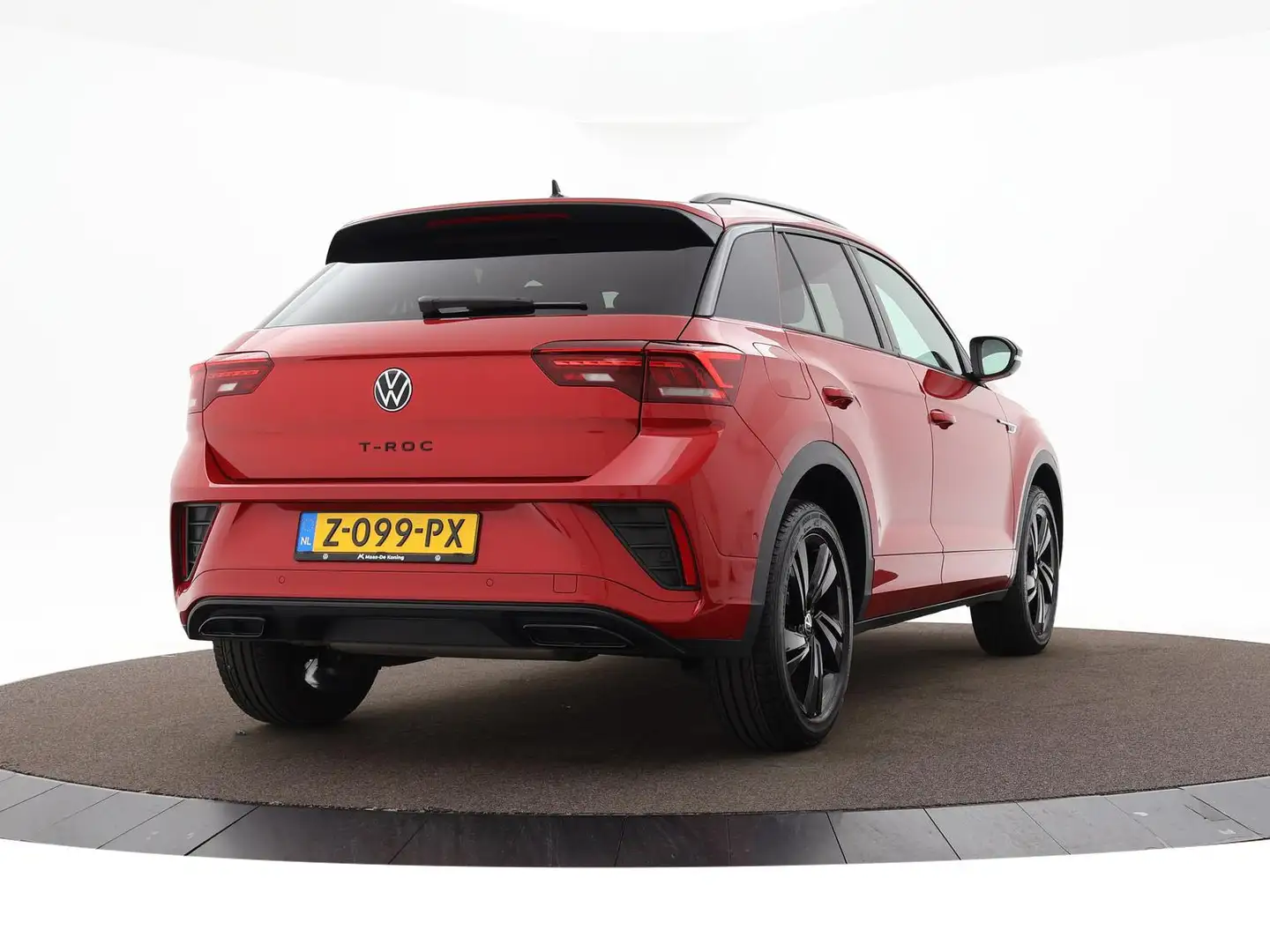 Volkswagen T-Roc 1.5 TSI 150pk DSG automaat R-Line Business | Achte Rot - 2