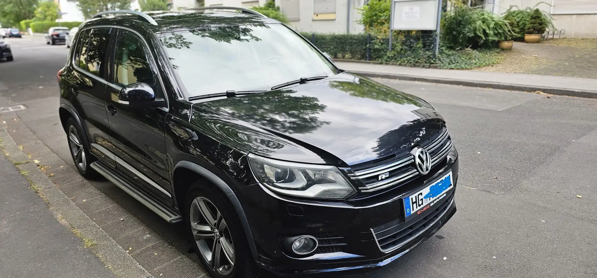 Audi Volkswagen Tiguan: R Line Чорний - 1