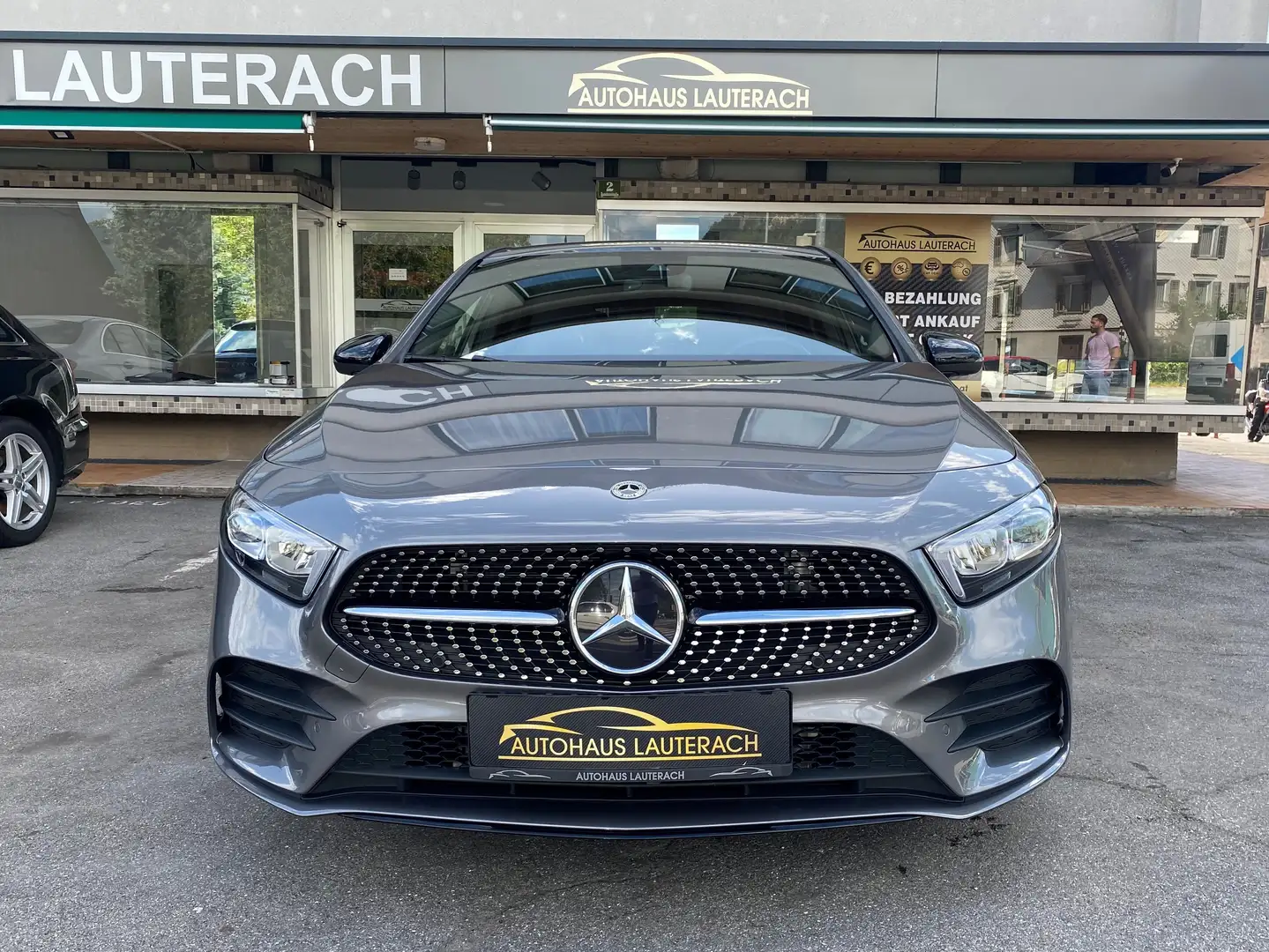 Mercedes-Benz A 180 A 180d Aut. *AMG LINE *NIGHT *KAM *TOTW. *AMBIENTE Grau - 2