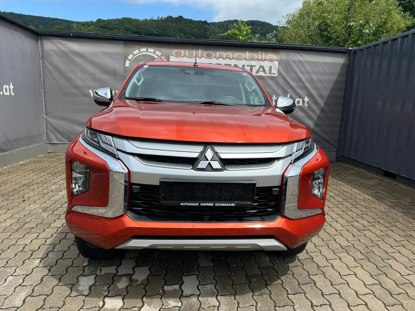 Mitsubishi L200 Diamond Aut. 4WD (Motorschaden) Orange - 2