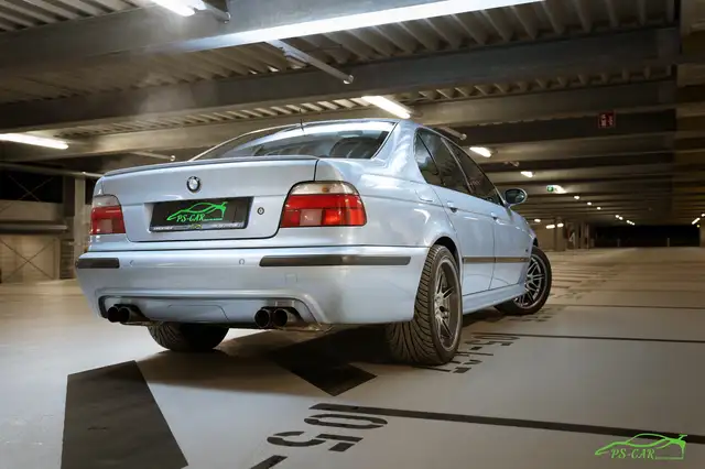 BMW M5 view 4