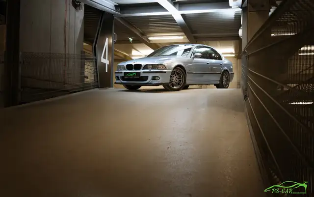BMW M5 view 8