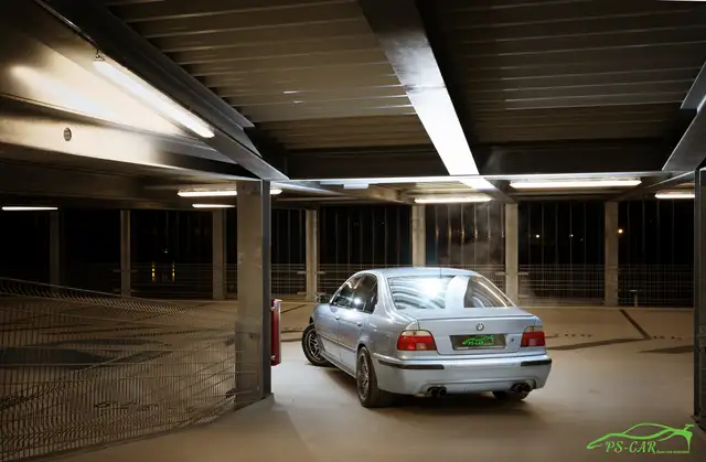 BMW M5 view 9