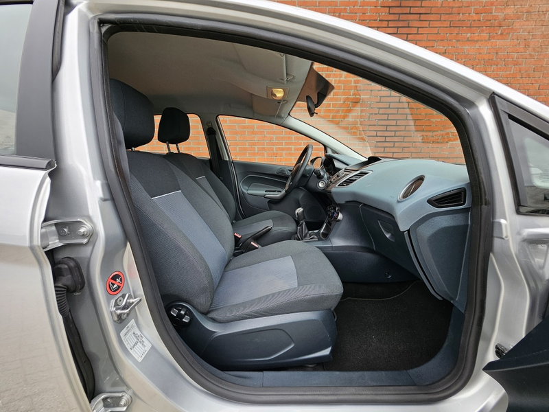 Ford Fiesta 1.25 Limited — photo 28