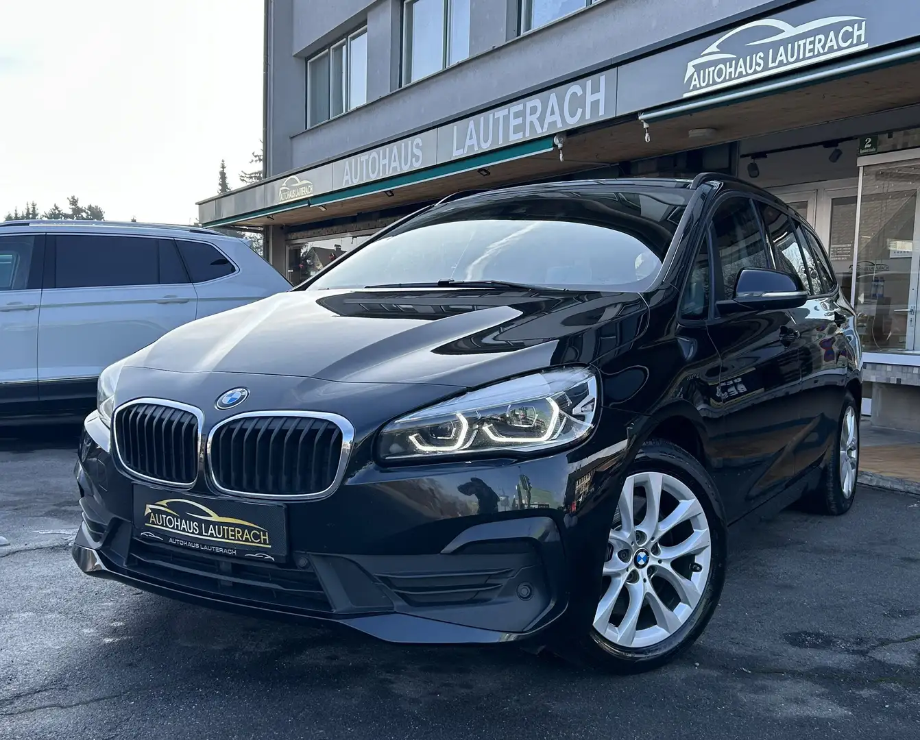 BMW 218 218d Gran Tourer Advantage Aut. *1.BESITZ *AHK*KAM Schwarz - 1