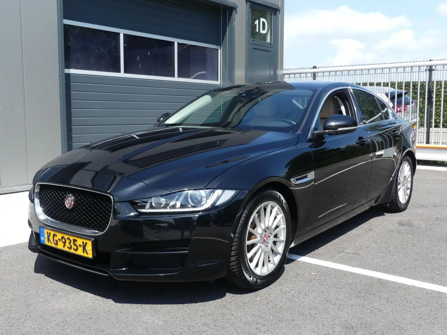 Jaguar XE XF 2.0 D Portfolio AUTOMAAT Leer Navi LMV PDC Came Zwart - 2