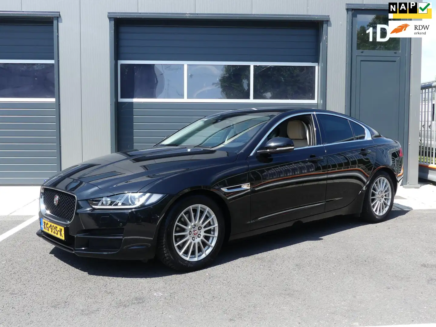 Jaguar XE XF 2.0 D Portfolio AUTOMAAT Leer Navi LMV PDC Came Zwart - 1