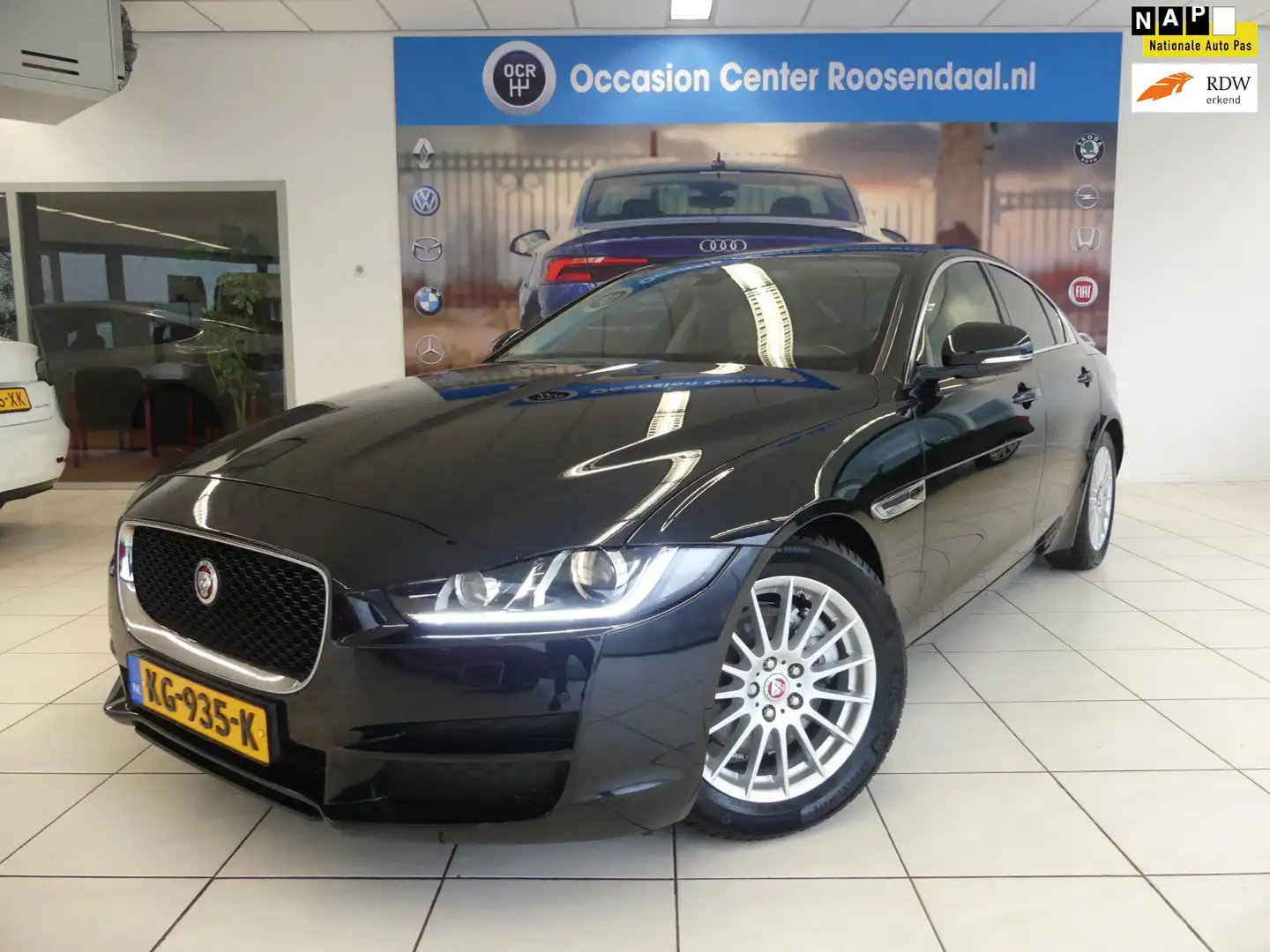 Jaguar XE XF 2.0 D Portfolio AUTOMAAT Leer OPHEFFINGSUITVERK Schwarz - 1