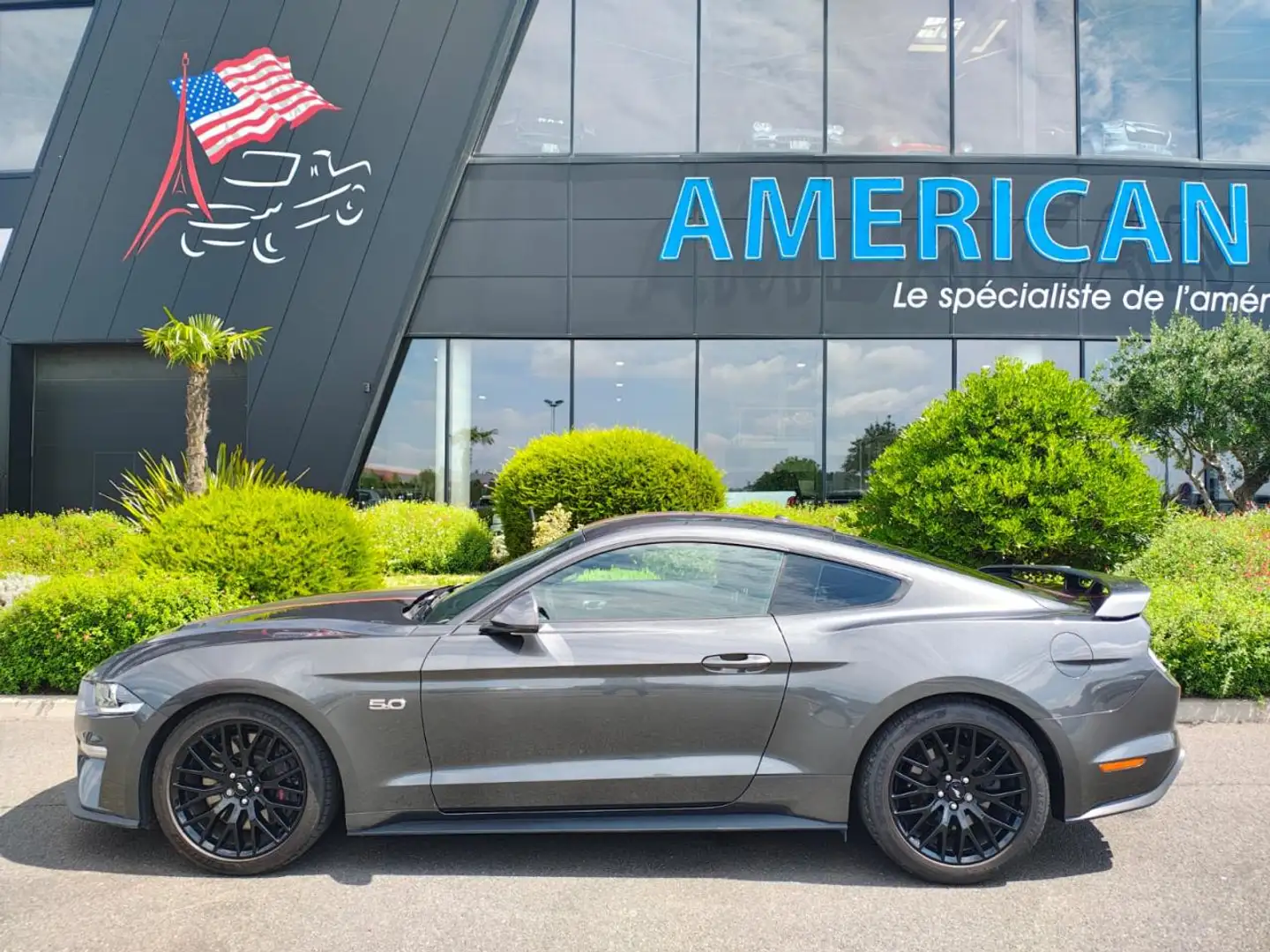 Ford Mustang GT fastback V8 5.0L MAGNERIDE Grau - 2
