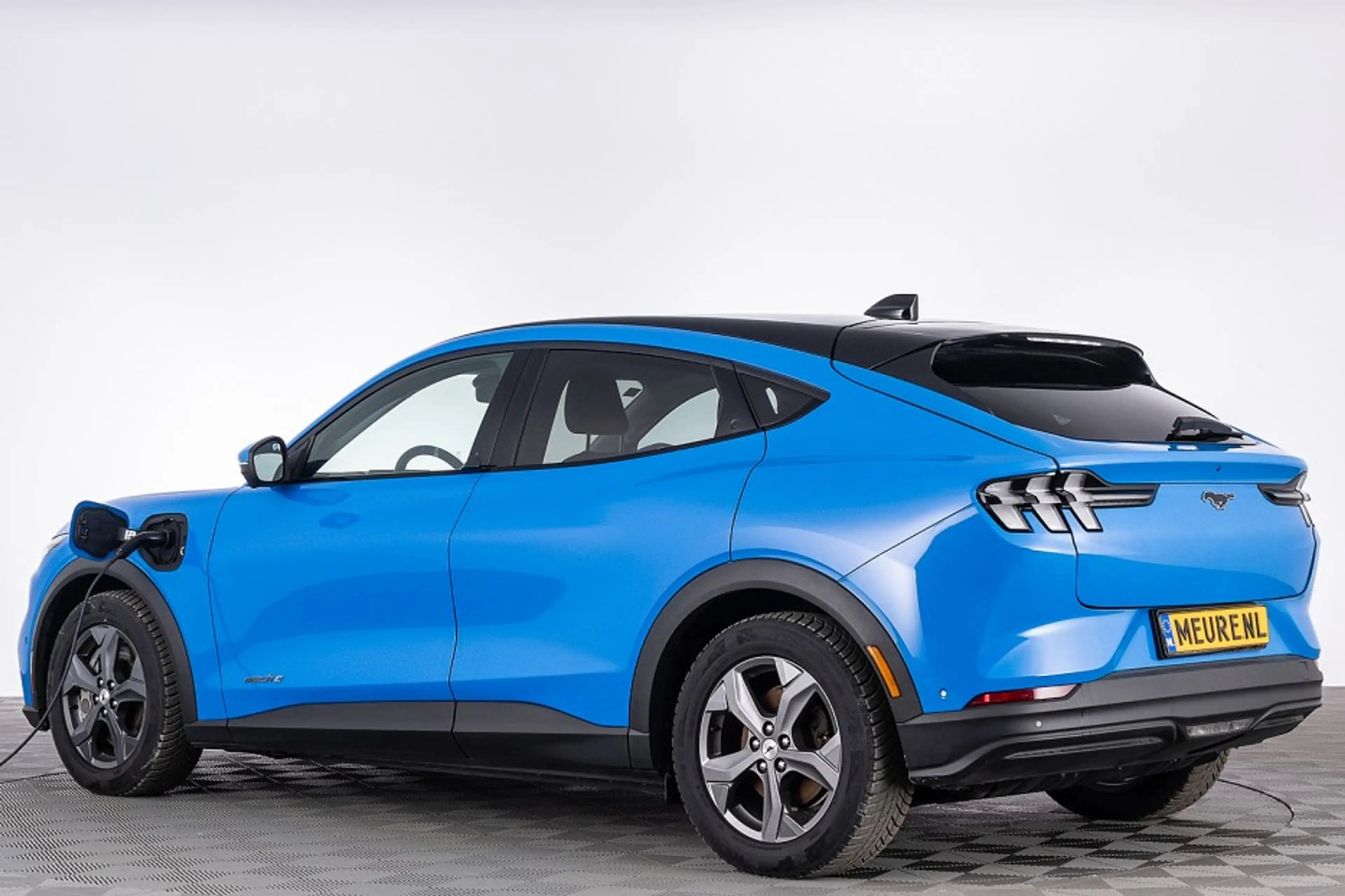 Ford Mustang Mach-E RWD 75 kWh *SOH 94.7%* PANORAMADAK | B&O | LEDER | — photo 2