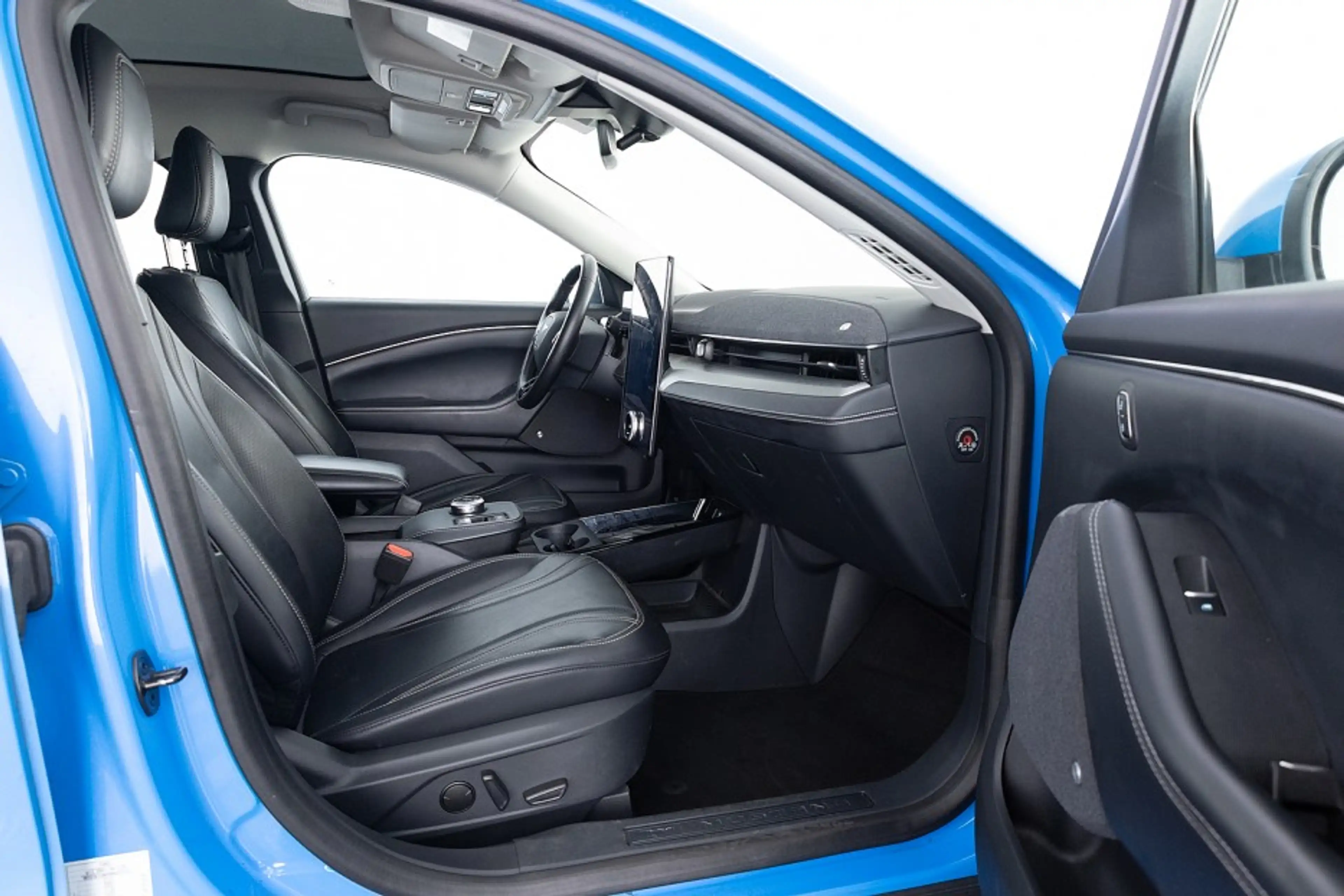 Ford Mustang Mach-E RWD 75 kWh *SOH 94.7%* PANORAMADAK | B&O | LEDER | — photo 8