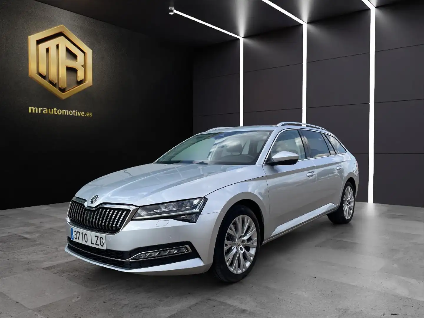 Skoda Superb Combi 2.0TDI AdBlue Style DSG 110kW Plateado - 1