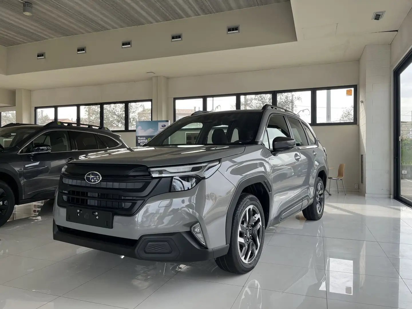 Subaru Forester 2.0i Hybrid Active Gris - 1