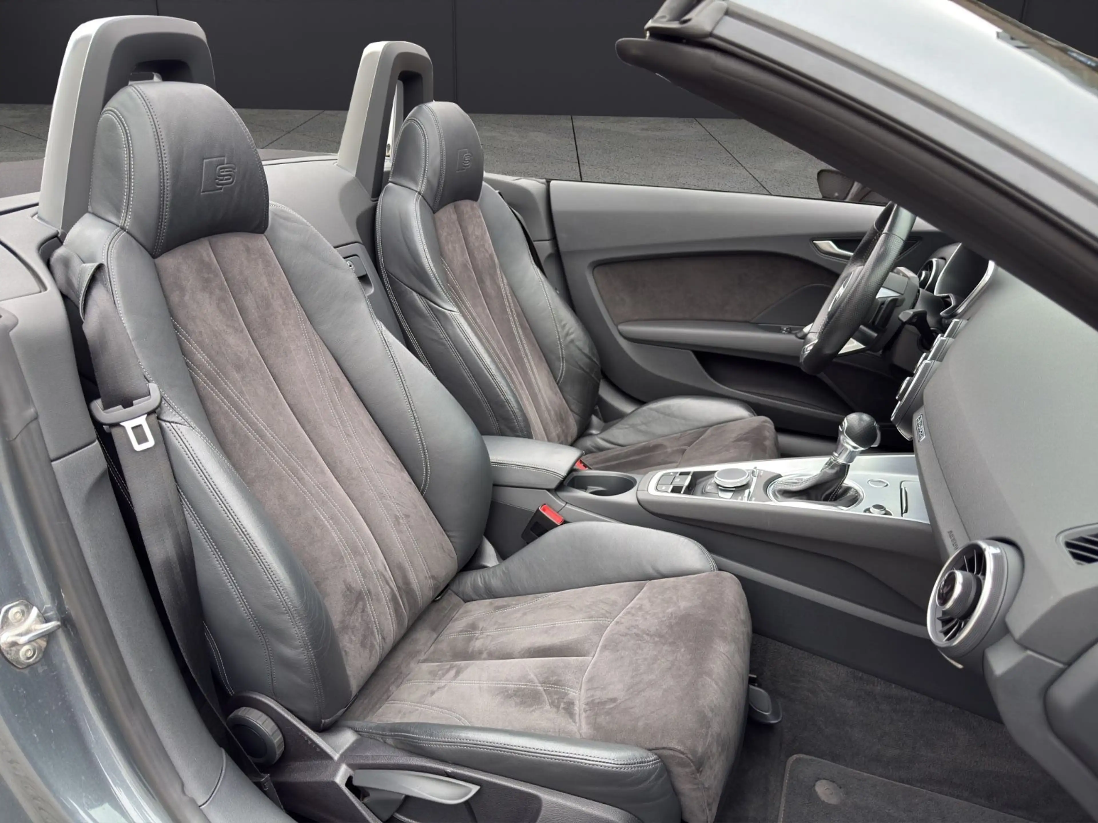 Audi TT Roadster 2.0 TFSI quattro S-Line S-Tronic — photo 15