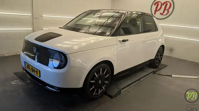 Honda e Advance 17" | 2021 | 13.499 km | SOH 100,5%