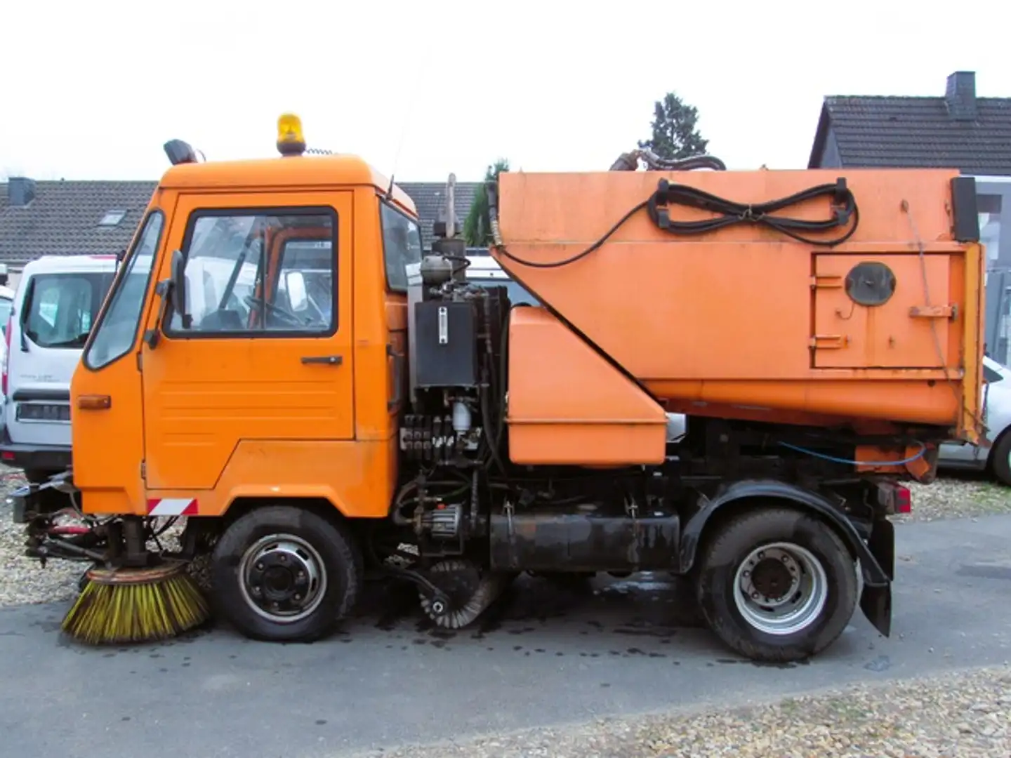 Multicar M26 Scarab Kehrmaschine Orange - 2