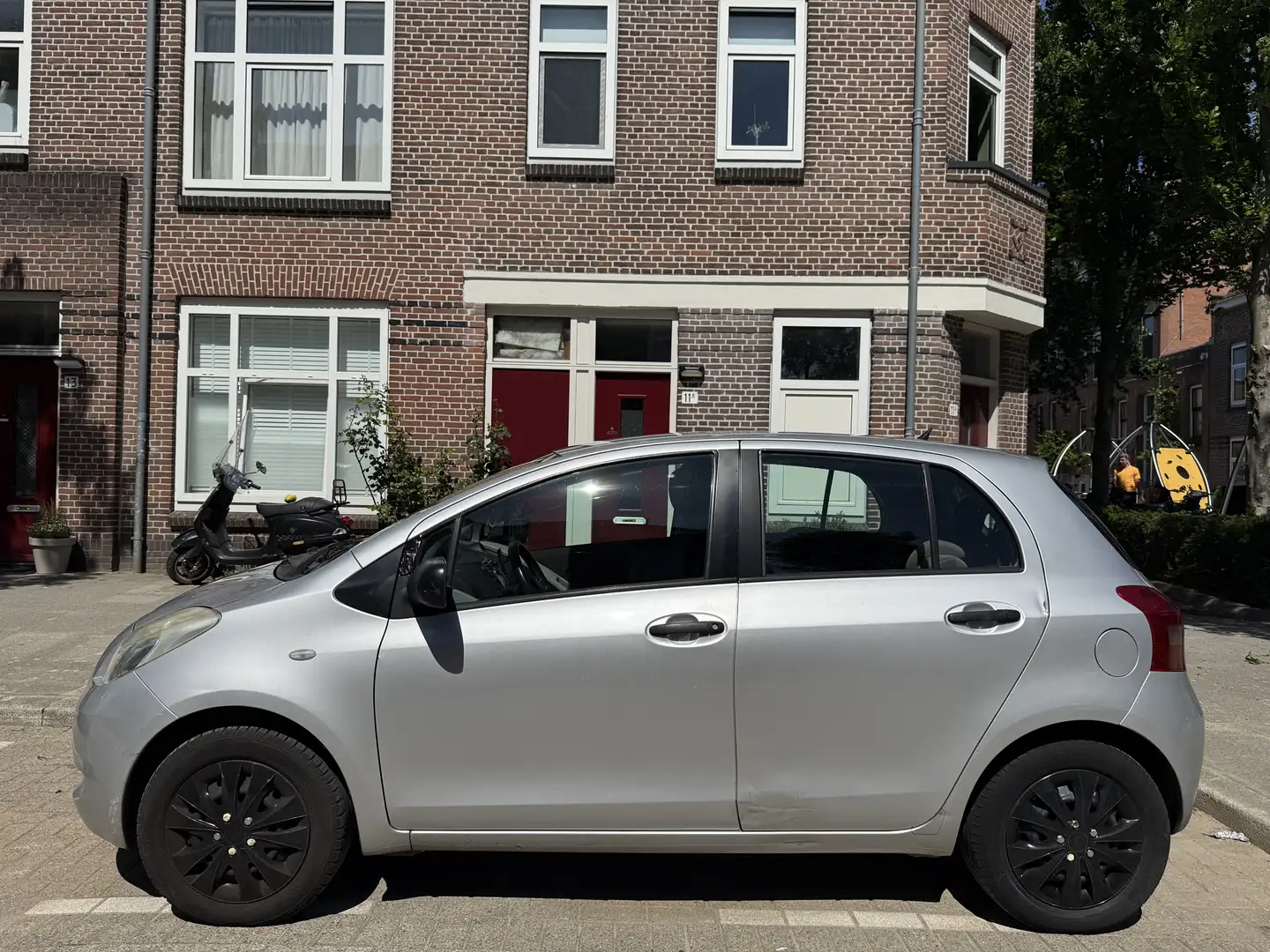 Toyota Yaris 1.0 VVTi Spirit 2008 Zie beschrijving Grijs - 1
