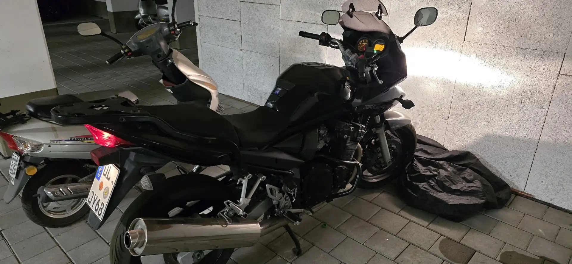 Suzuki Bandit 650 Černá - 1