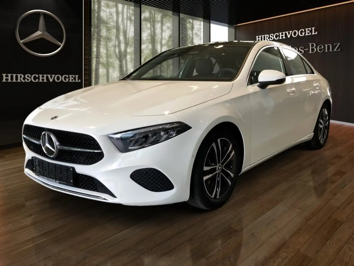 Mercedes-Benz A 200 Limo Progressive+Pano+DISTRON+MBUX+Navi-Pr Weiß - 2