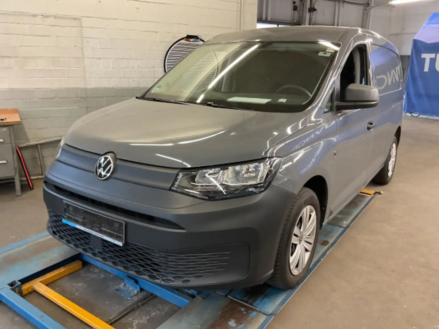 Volkswagen Caddy Maxi 1.5 TSI Klima Einparkhilfe GJR Grau - 2