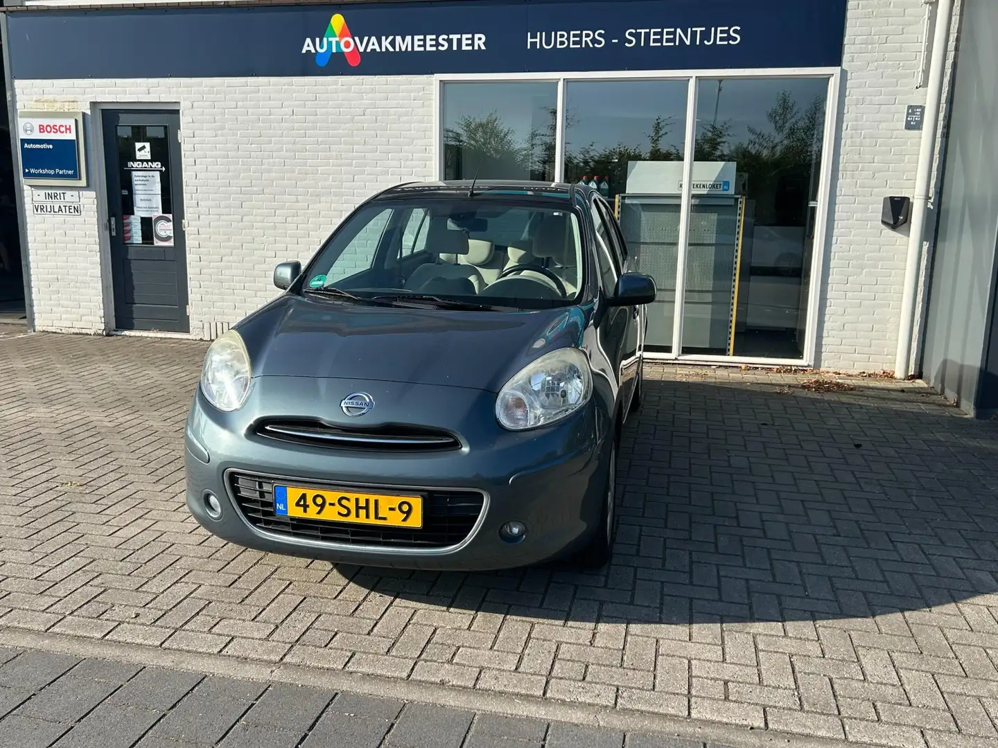 Nissan Micra 1.2 DIG-S Tekna Grijs - 2