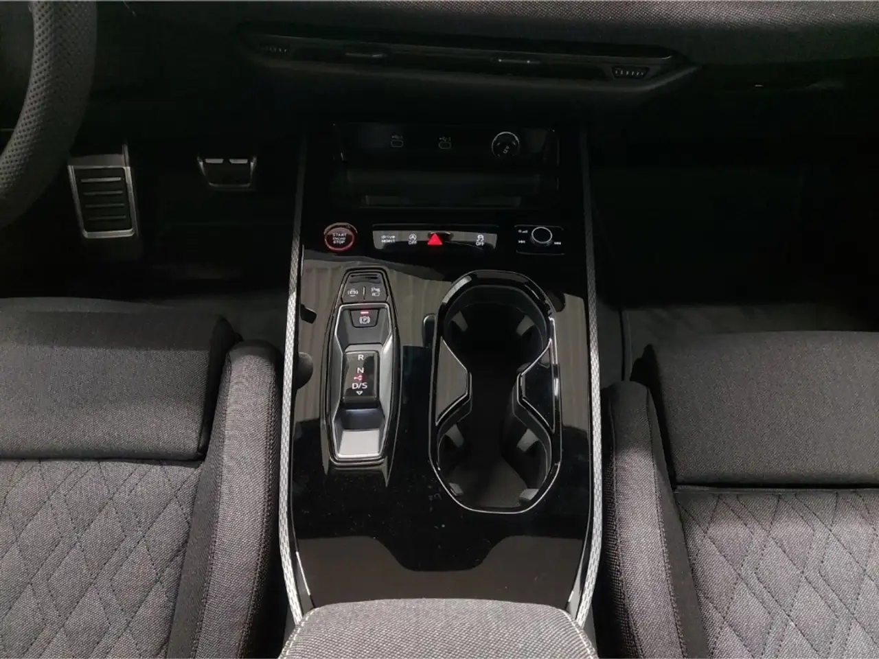 Audi A5 Limousine TFSI S tronic line TECH PLUS 19 PANO 360 13