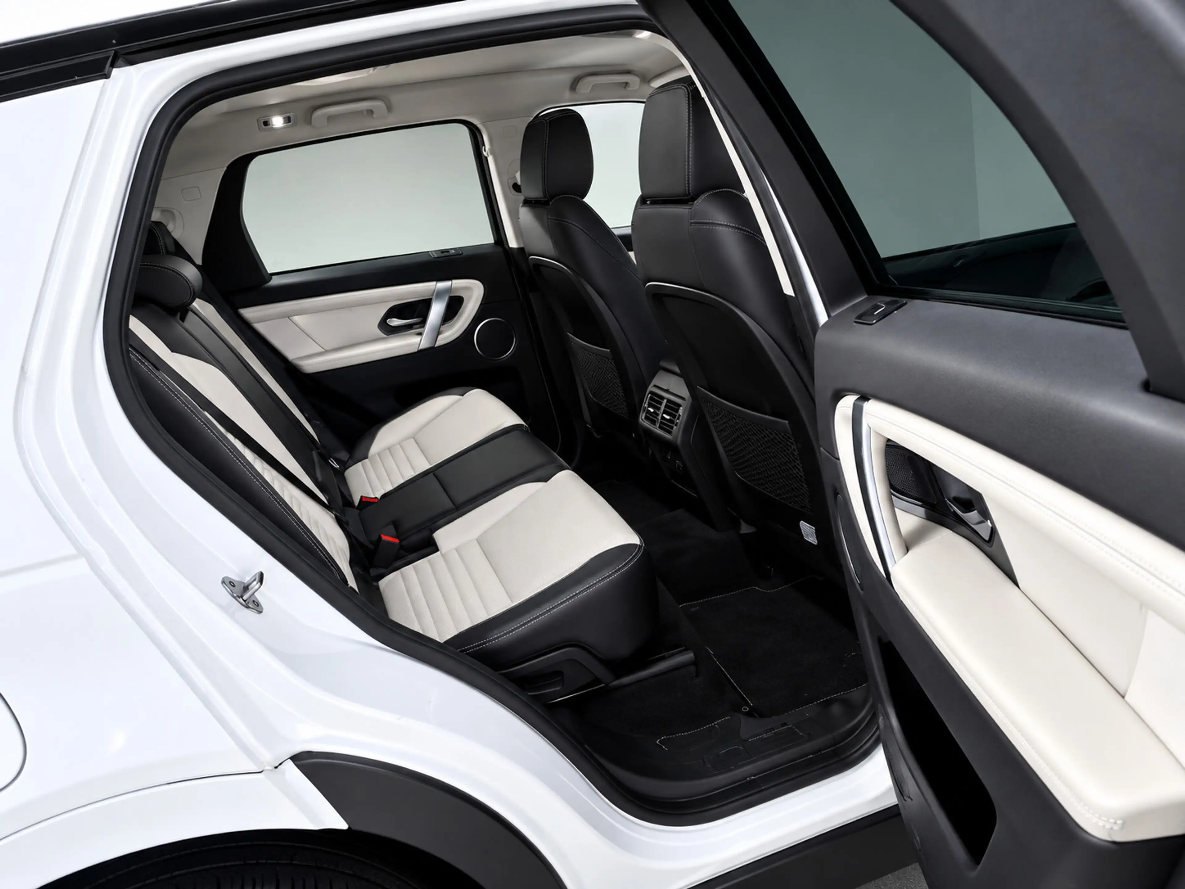 Land Rover Discovery Sport P300e 1.5 R-Dynamic HSE, Aut, Pano, Trekhaak, Lede — photo 12