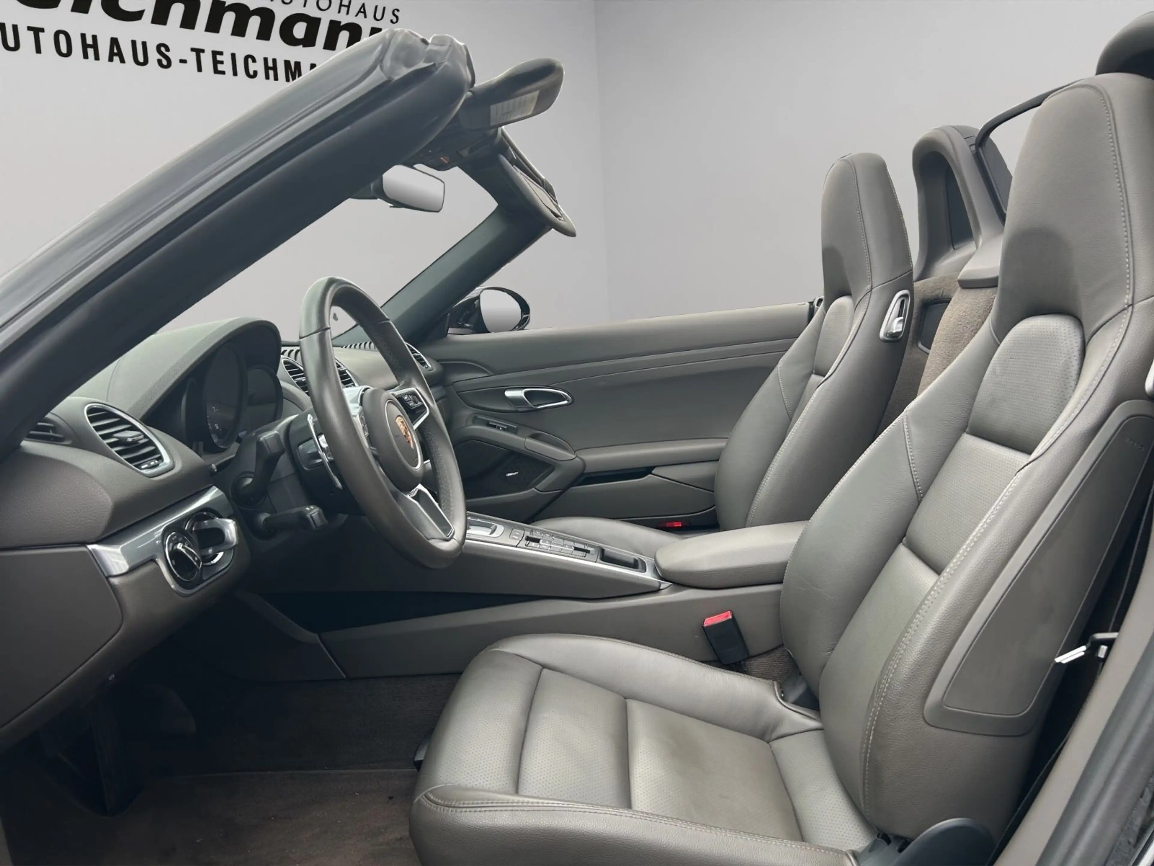 Porsche Boxster 718 — photo 12