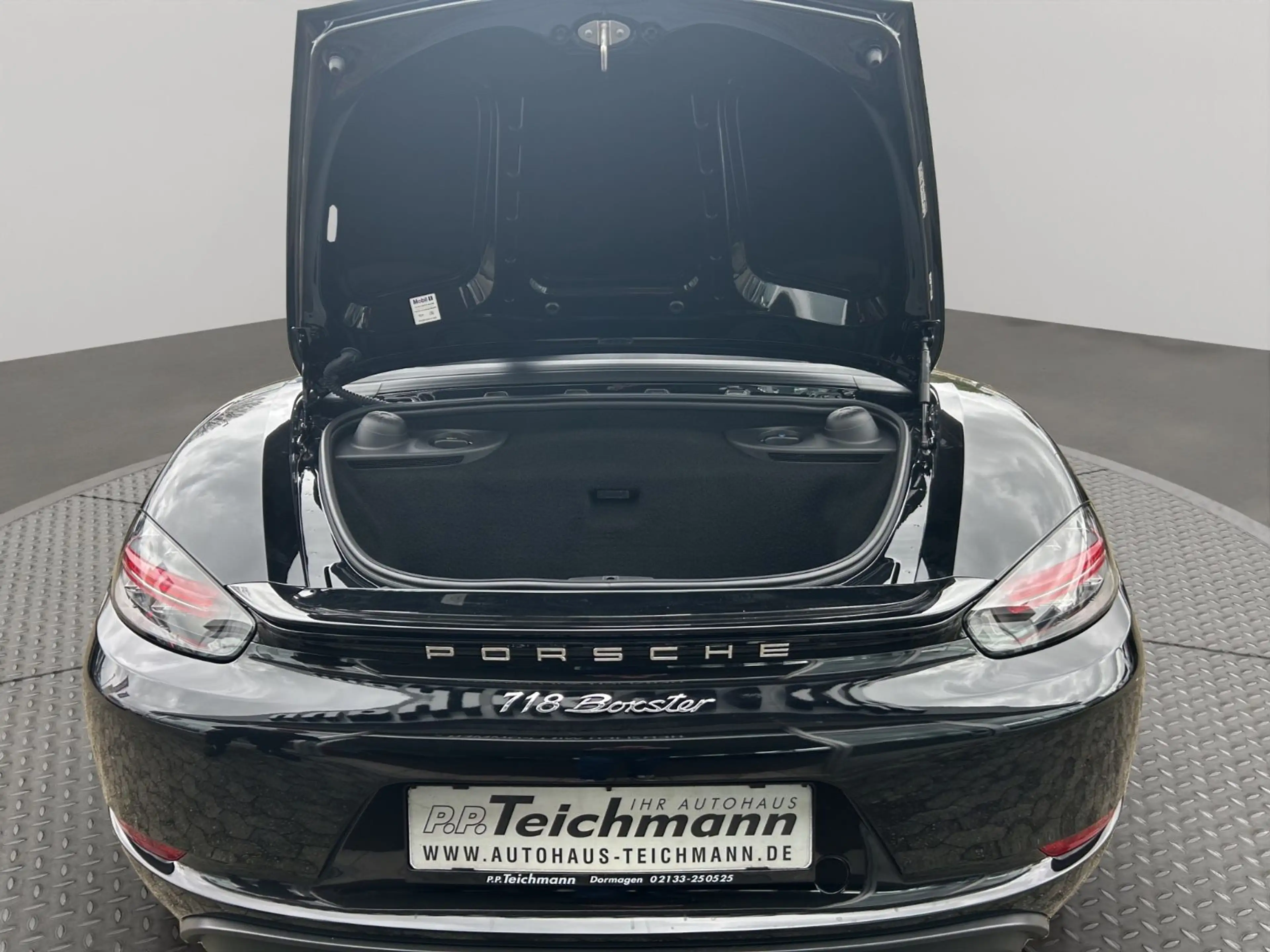 Porsche Boxster 718 — photo 11