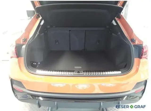 Audi Q3 view 10