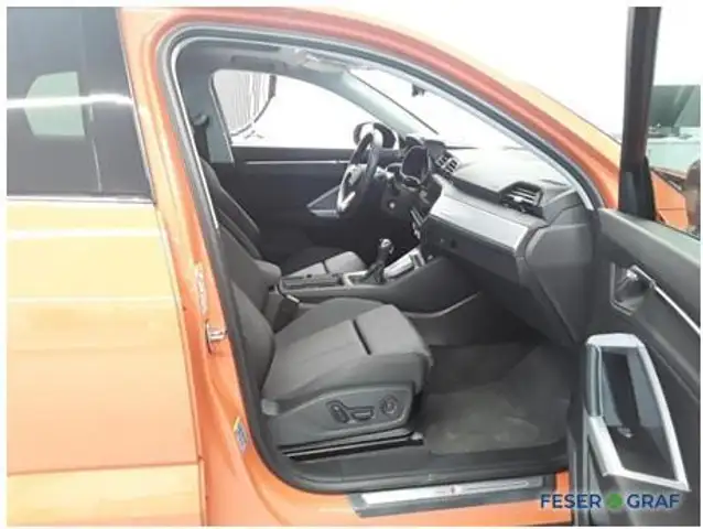 Audi Q3 view 5