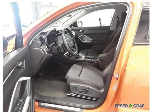 Audi Q3 view 4