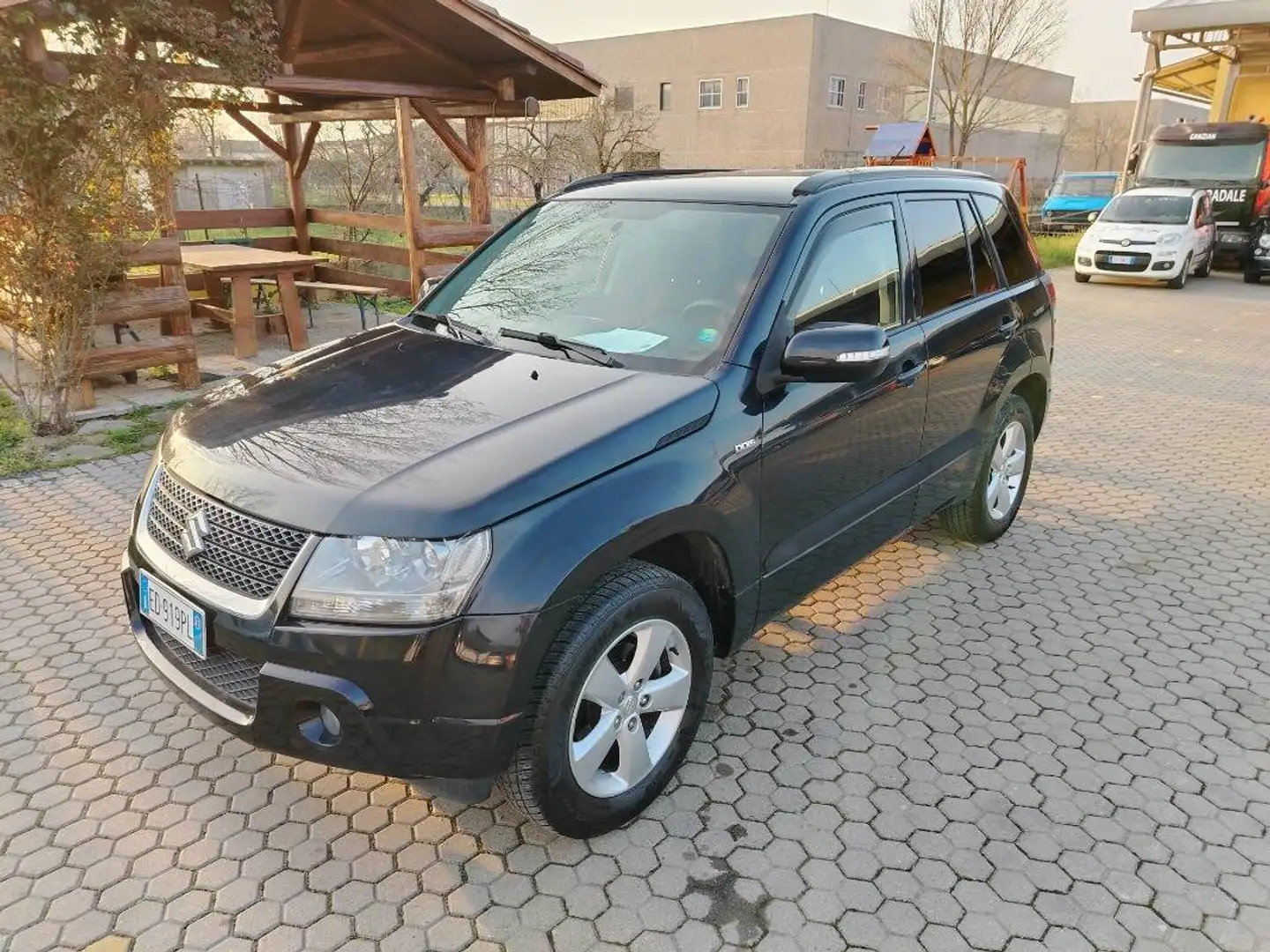Suzuki Grand Vitara 1.9 ddis crossover Executive 5p E5 Schwarz - 1