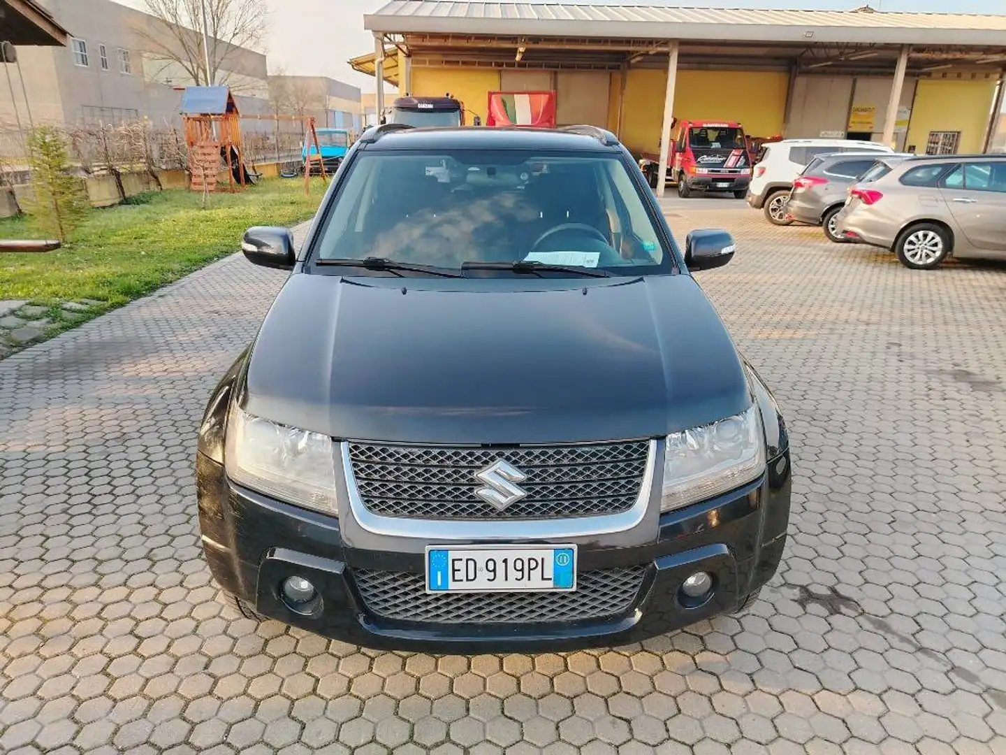 Suzuki Grand Vitara 1.9 ddis crossover Executive 5p E5 Schwarz - 2