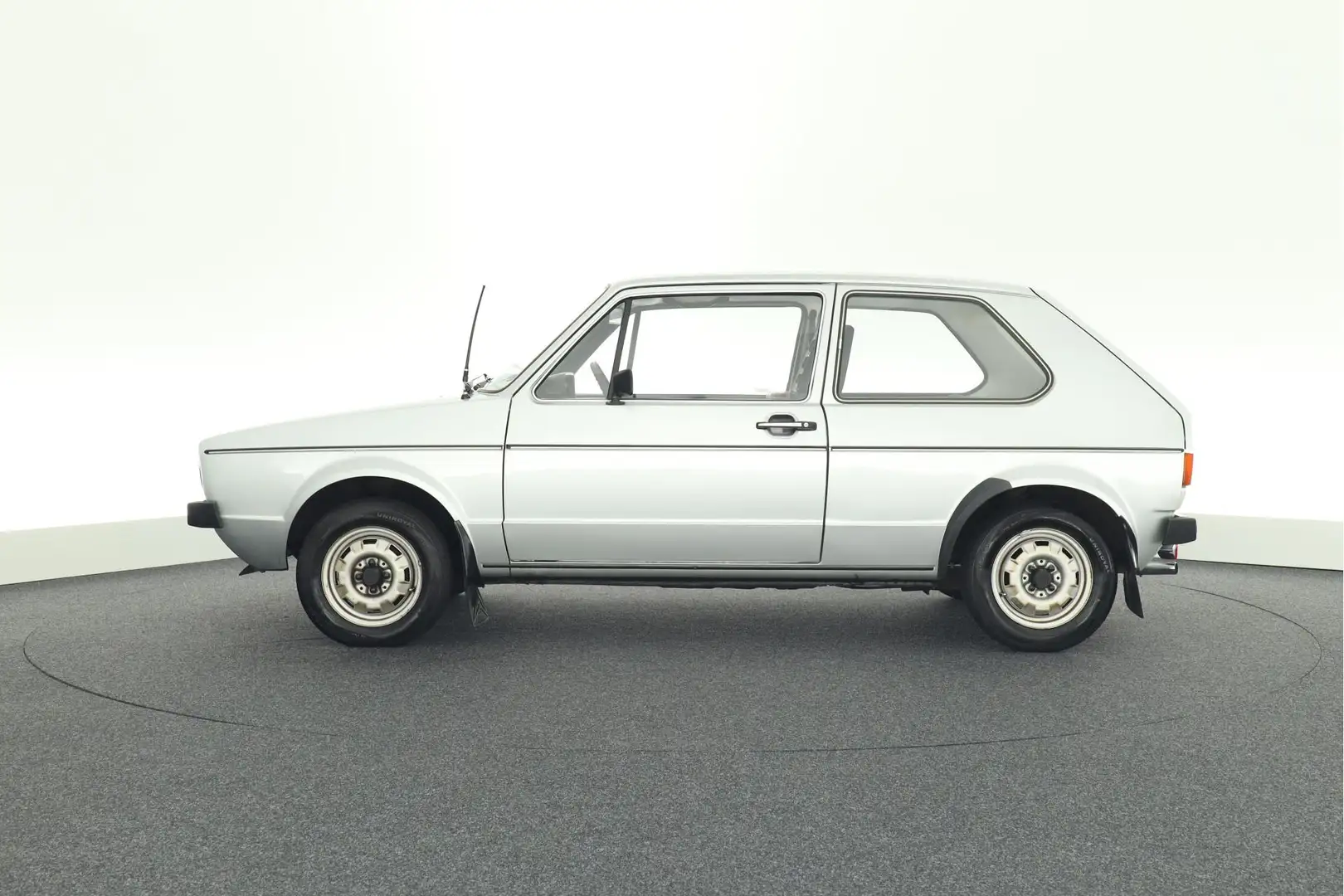 Volkswagen Golf 1.1 50pk 1e Eig Complete Historie aanwezig NL Auto Grijs - 2